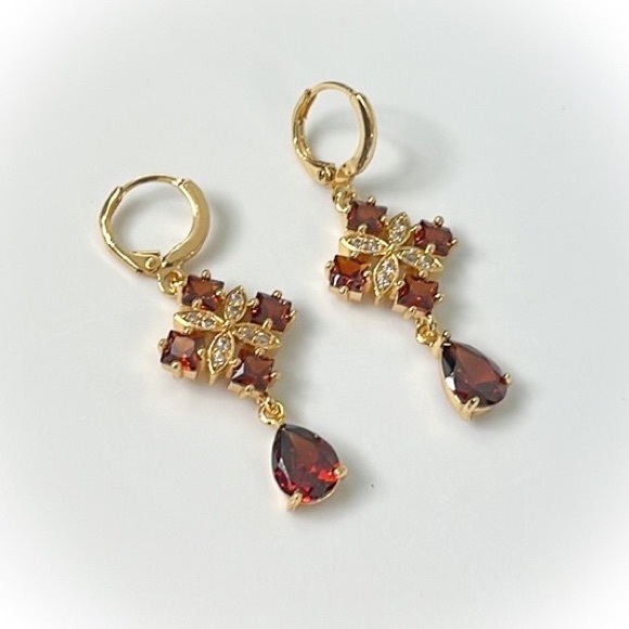 💕Beautiful Ruby CZ Gold Filled Dangle Earrings💕 - Picture 4 of 6